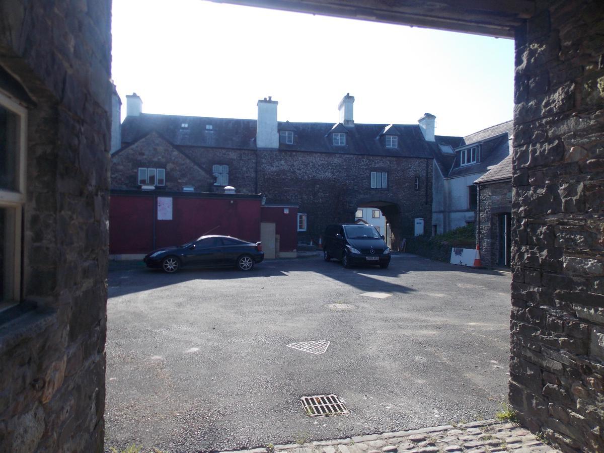 The Red Lion Hotell Llangadog Exteriör bild