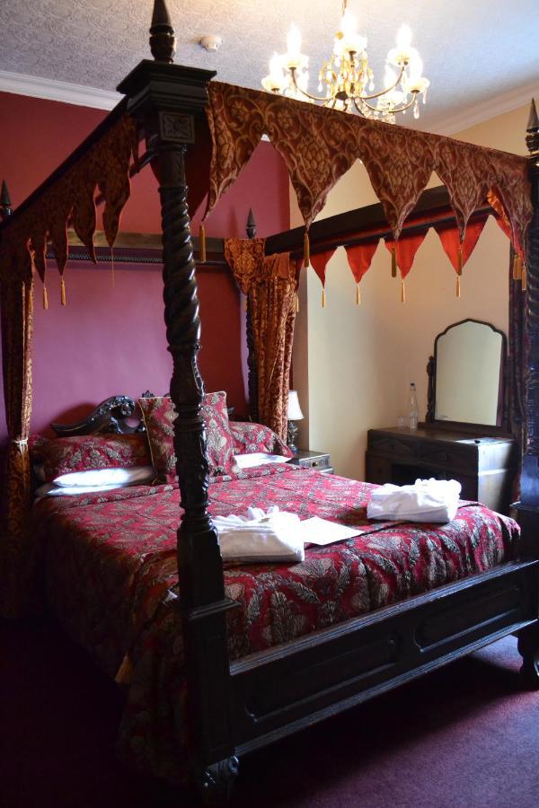 The Red Lion Hotell Llangadog Exteriör bild