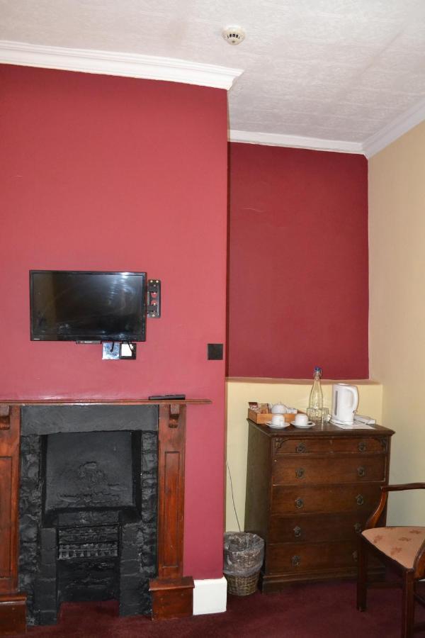 The Red Lion Hotell Llangadog Exteriör bild